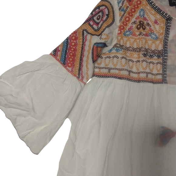 Embroidered Women's Cardigan in Cream and Red - Picture 4 of 5